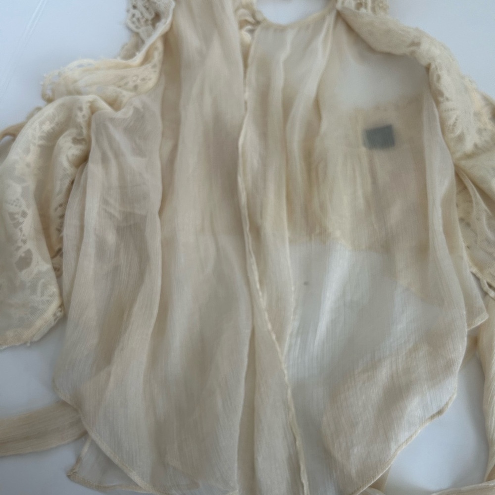 Nice lace vest by Ryu size M 
Vest has inner lining on front with a tie - Picture 12 of 14